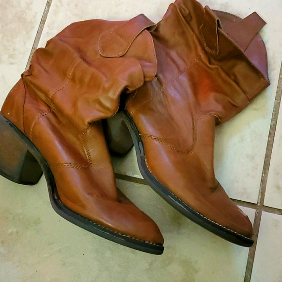 Size 7 booties - Picture 1 of 2